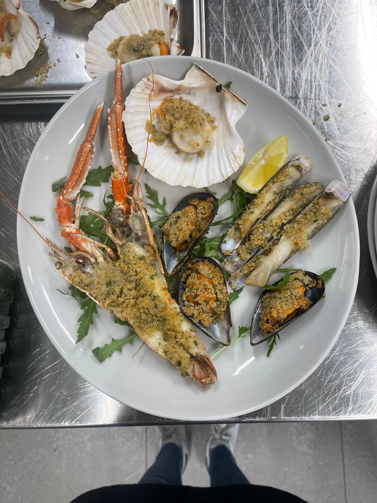 Grigliata mista di pesce con gamberi, scampi e capesante