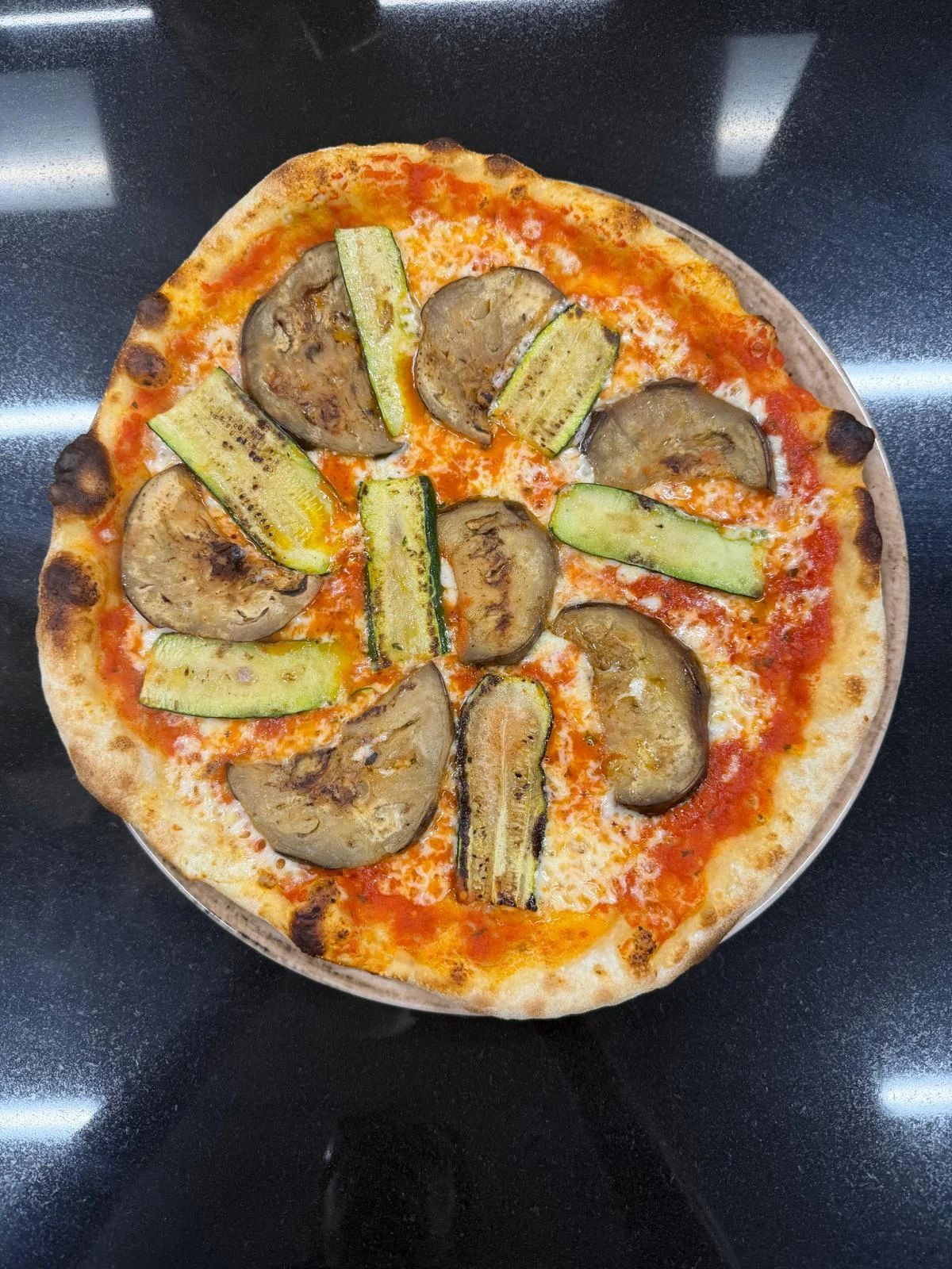 Pizza con melanzane e zucchine